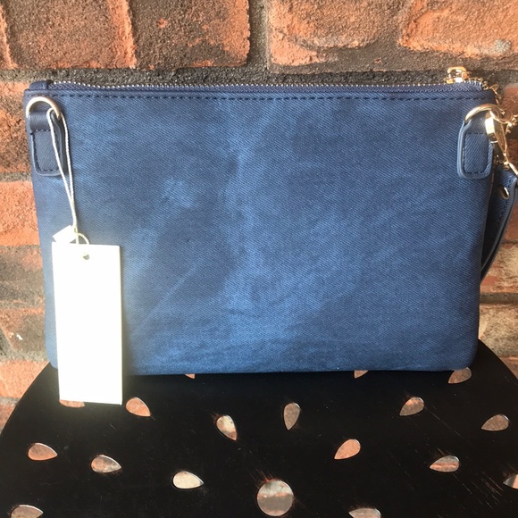 Embroidered wristlet, convertible! - Picture 4 of 4